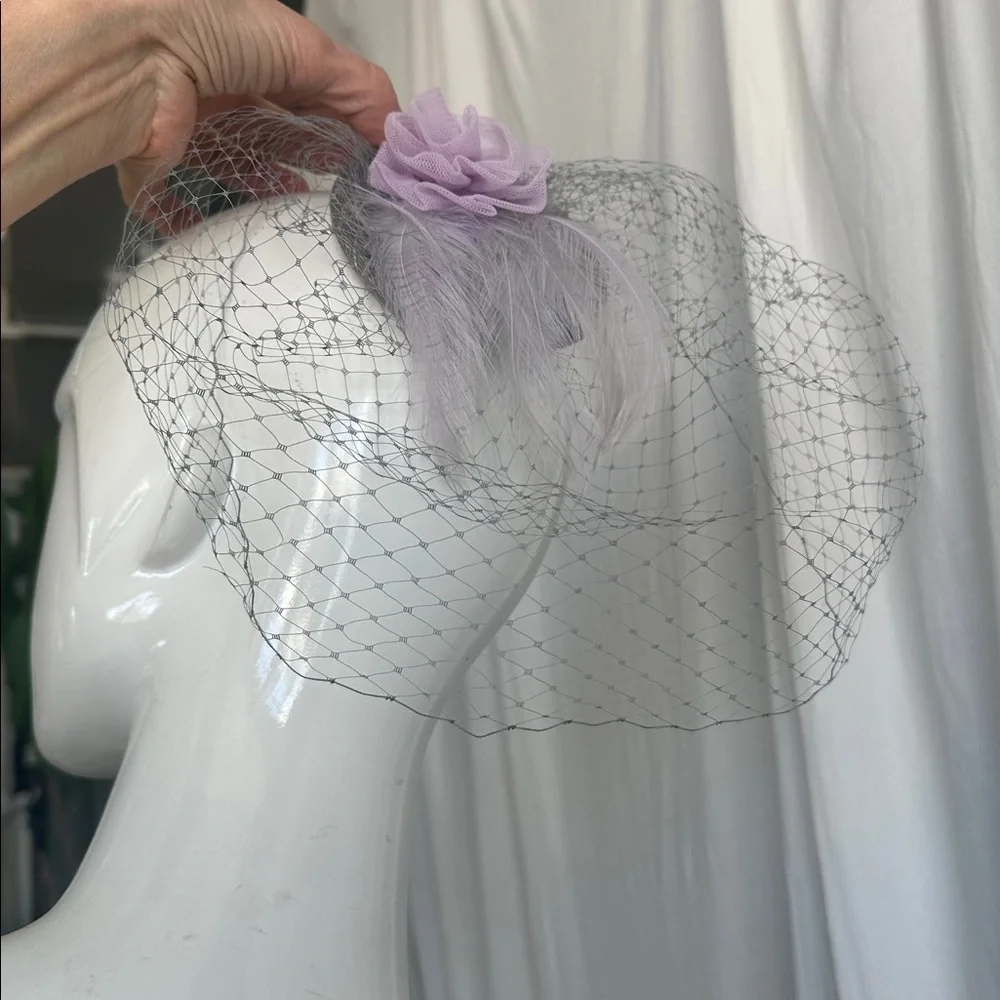 Fascinator Net Veil Flower Feathers embellished Lightest grey and Lilac Vintage - Picture 7 of 8